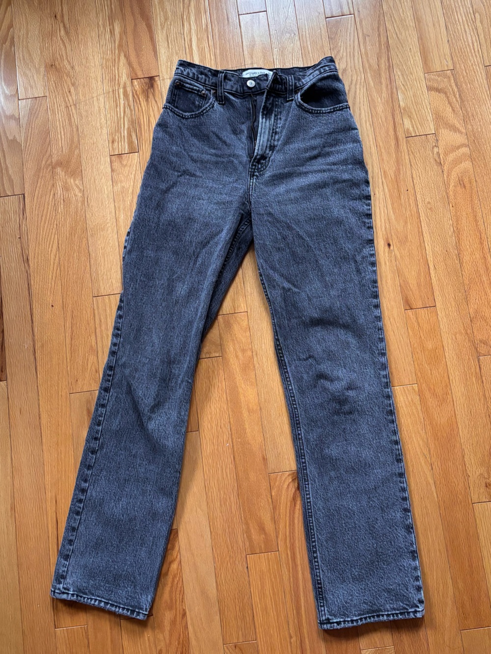Abercrombie Women's High-Rise Straight Jeans in Washed Black